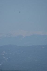 Blik op de Mont Ventoux vanuit het zuiden (Luberon)...