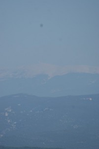 Blik op de Mont Ventoux vanuit het zuiden (Luberon)...