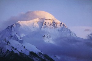 Zonsondergang op de Everest, gezien vanaf Rongbuk...