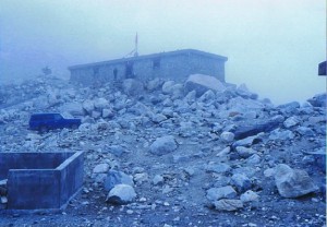 's Ochtends dikke, dikke dikke mist bij het Everest basecamp...