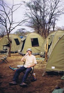 Waar kun je beter een Tusker drinken dan midden op de Serengeti?