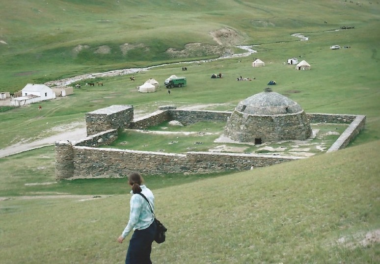 Kirgizstan_TashRabat_2004_Img0006