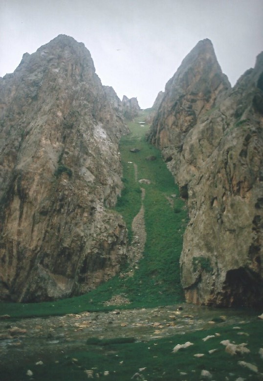 Kirgizstan_TashRabat_2004_Img0014