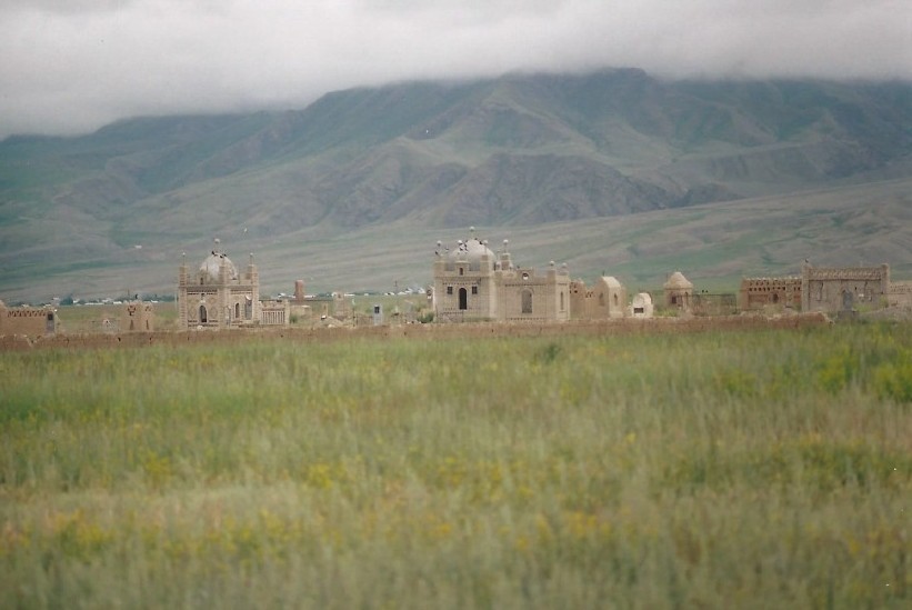Kirgizstan_TashRabat_2004_Img0017