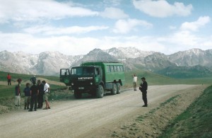 Met een truck dwars door de Tien Shan...