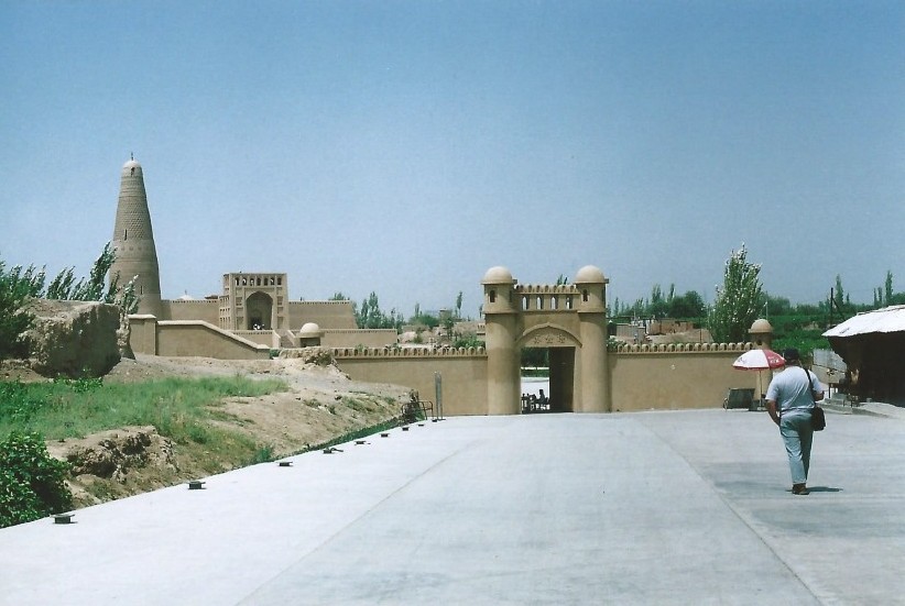 Xinjiang_TurpanWalk_2004_Img0017