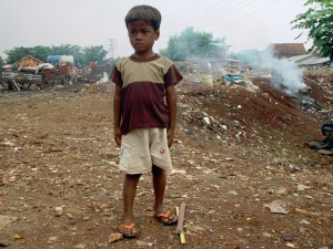 Jakarta leven in een slum (sloppenwijk)