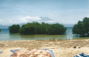 De Gunung Agung gezien vanaf de noordkant van Nusa Lembongan...