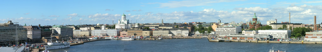 Panorama vanuit de haven op Helsinki...