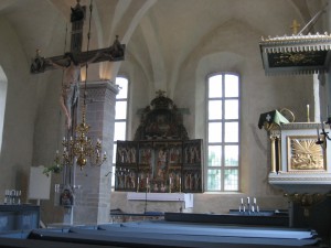 Interieur van de middeleeuwse kerk van Sund...