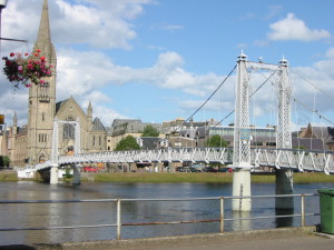 Voetgangersbrug over de Ness...