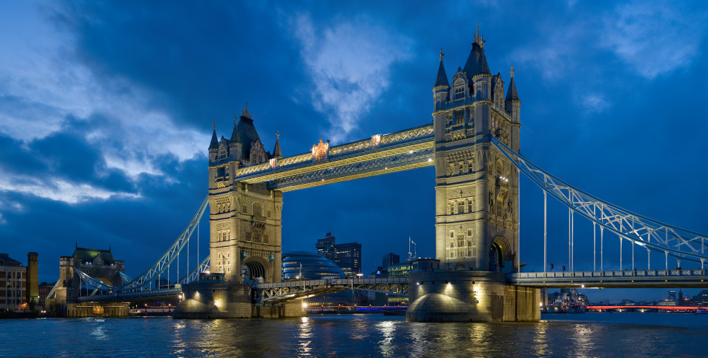 Tower_bridge_London_Twilight_-_November_2006