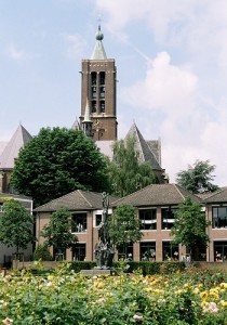 Sint Martinuskerk gezien vanaf het Rosarium...