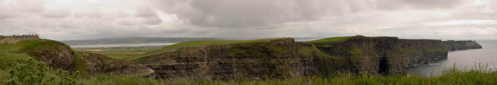 Panorama in great detail of the Cliffs of Moher... 